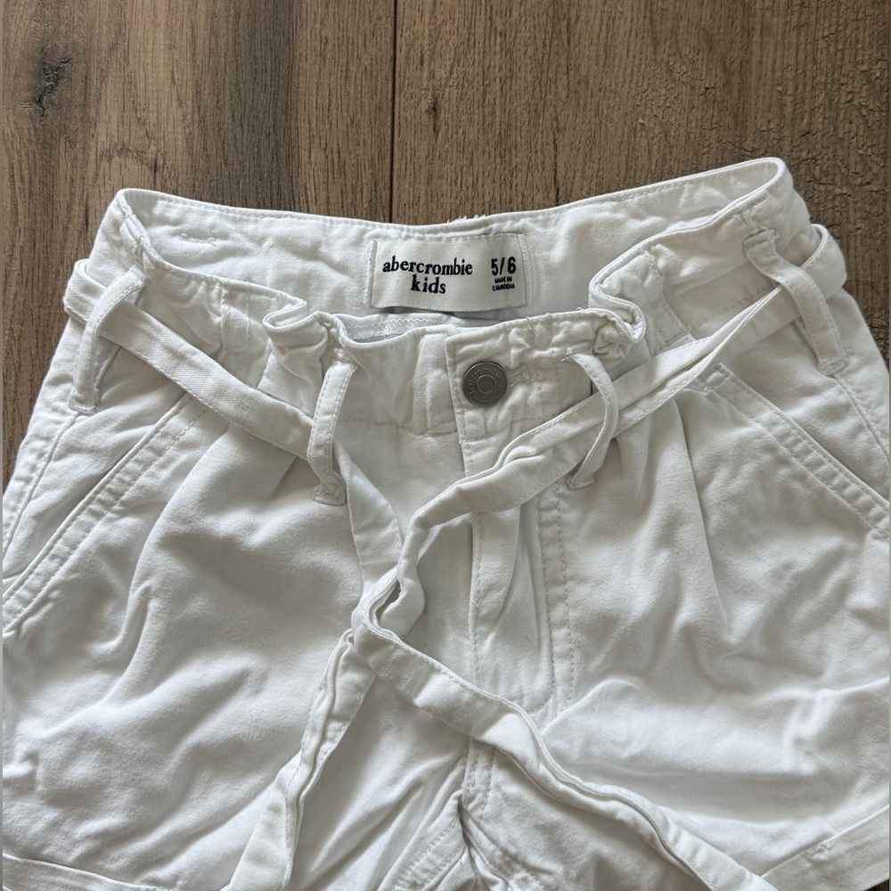 Toddler Abercrombie & Fitch White Shorts - Picture 2 of 7